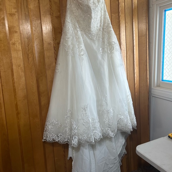 Plus size wedding dress - Picture 2 of 6